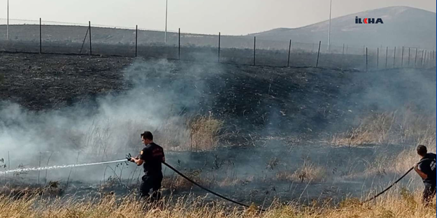 Siirt'te Havalimanına sıçrayan yangında 50 dönüm arazi yandı
