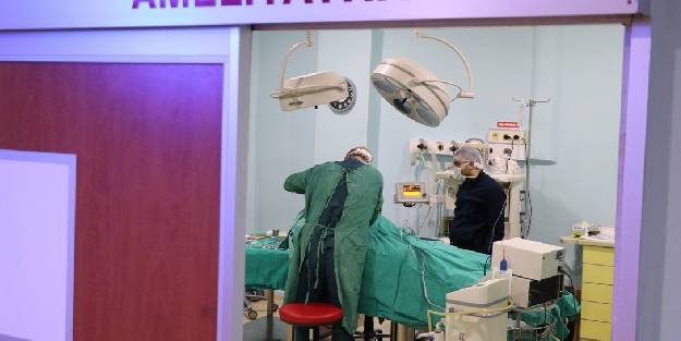 Siirt'te kadın hastanın midesinden 1,5 kilogram taşlaşmış saç yumağı çıktı