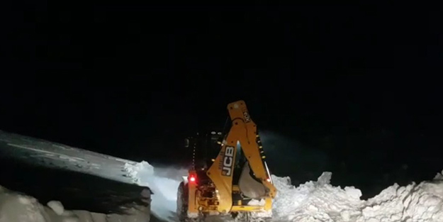 Siirt’te kardan kapanan köy yolları ulaşıma açıldı