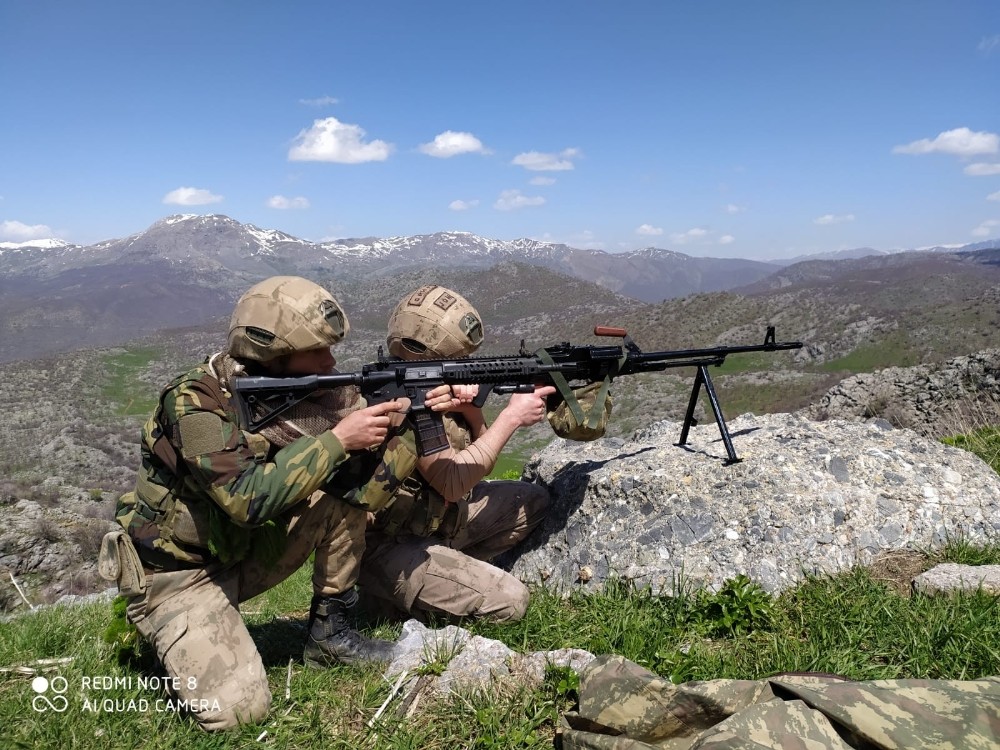 Siirt’te öldürülen PKK’lı 3 teröriste ait mühimmat ele geçirildi 