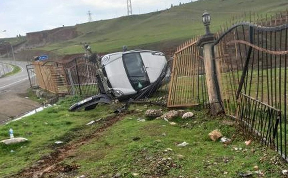Siirt’te otomobil devrildi: 1 yaralı 