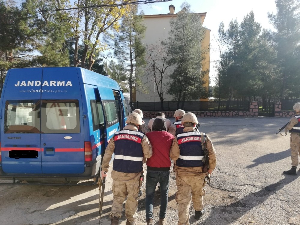 Siirt’te sosyal medya üzerinden terör propagandası yapan 2 kişi gözaltına alındı 