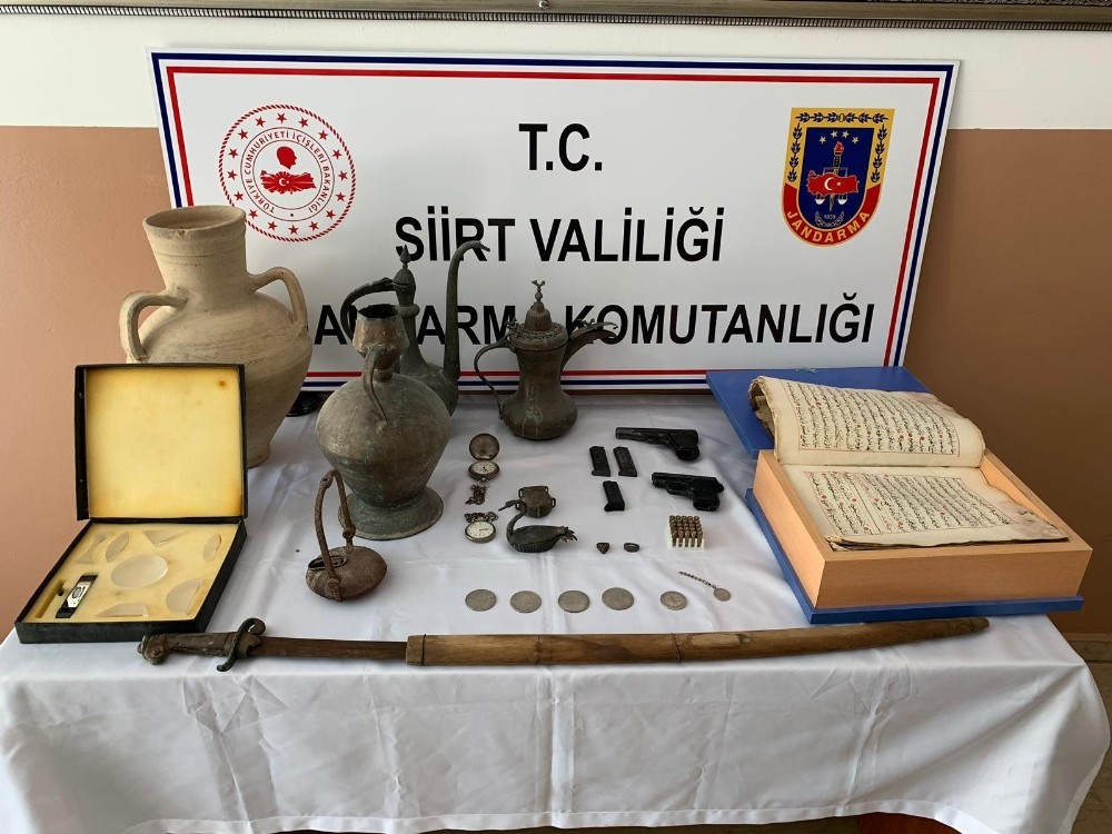 Siirt’te tarihi eser niteliği olan malzeme ve ruhsatsız silah ele geçirildi 