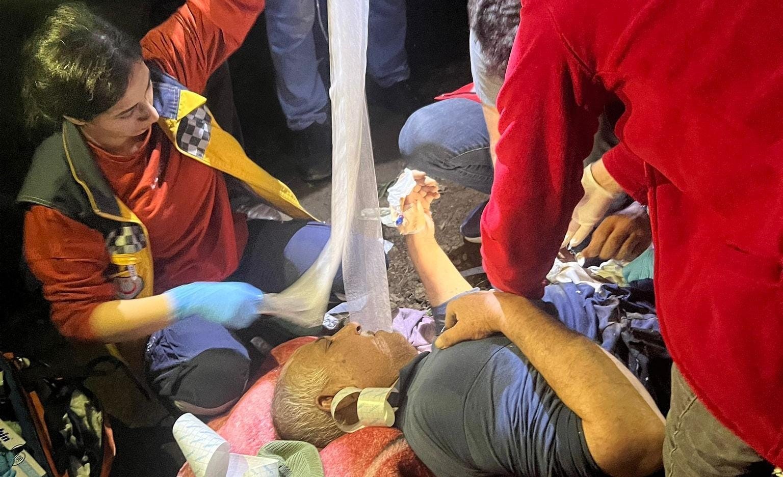 Siirt'te tarım aracı devrildi, sürücü ağır yaralandı