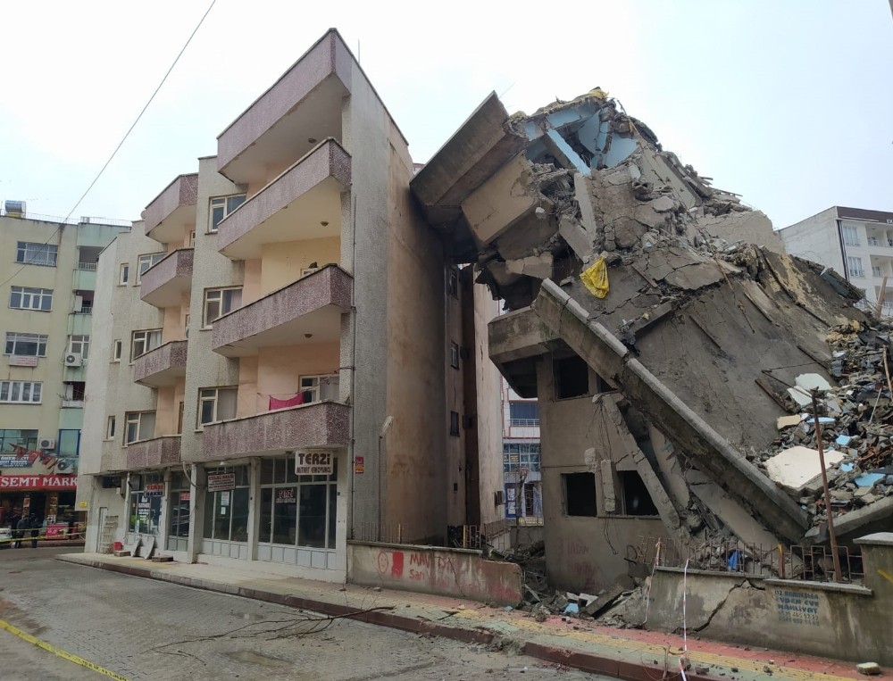 Siirt’te tehlikeli yıkım 