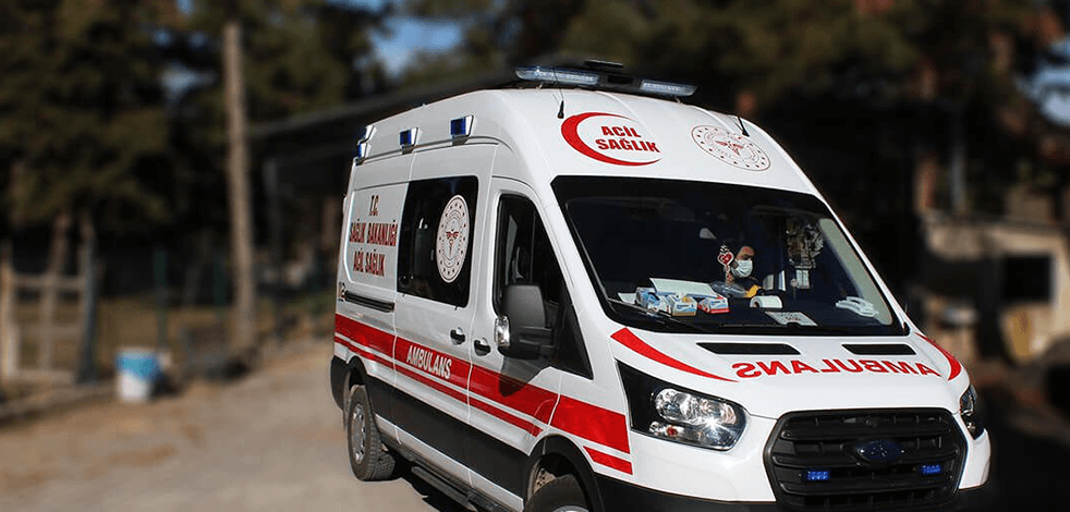 Siirt’te traktörün altında kalan kişi ağır yaralandı