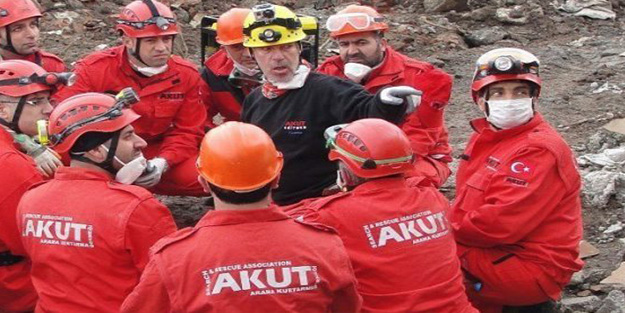 Sıkışan danayı AKUT kurtardı