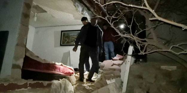 Sıkışan gaz bomba gibi patladı! Evin duvarları yıkıldı