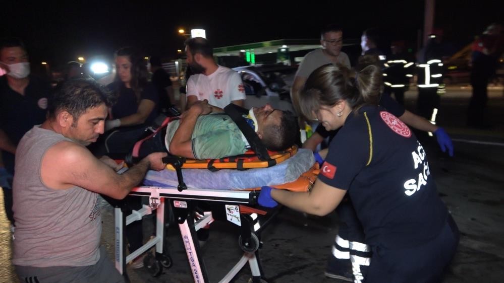 Sıkışan sürücü için zamanla yarıştılar