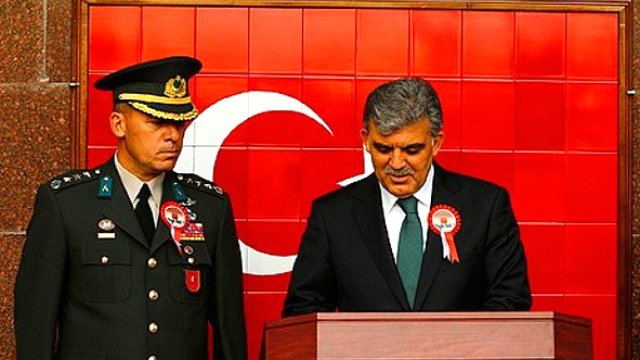 'Sıkıyönetim komutanıyım, beynini alırım!