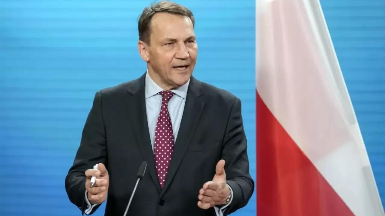 Sikorski: "İsrail askerleri savaş suçlarını kendileri itiraf ediyorlar" Utanmadan bir de özür diliyorlar