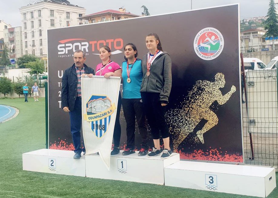 Sıla Koç, gülle atmada Türkiye şampiyonu oldu 