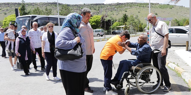 Silah arkadaşları 33 yıl sonra ziyarete geldi