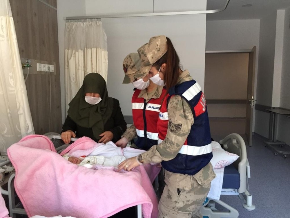 Silah arkadaşlarının baba olma sevincini paylaştılar 