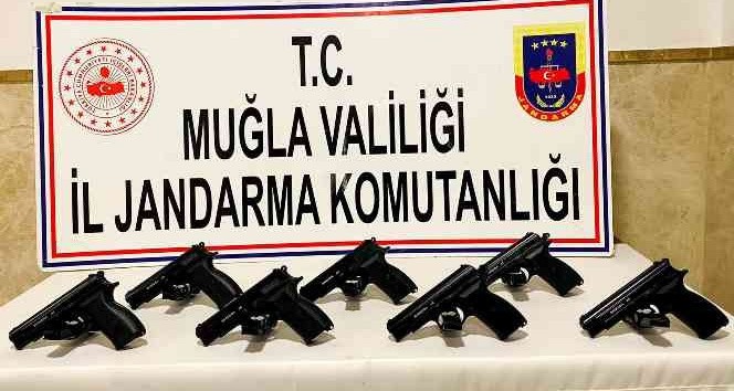 Silah kaçakçıları tutuklandı