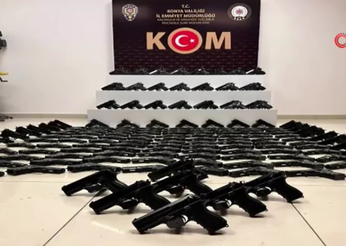 Silah kaçakçılarına büyük darbe! Konya'da dev operasyon