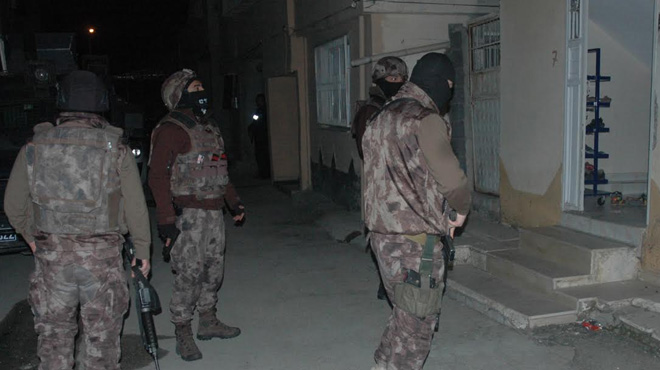 Silah kaçakçısının evinde Gülen kitabı