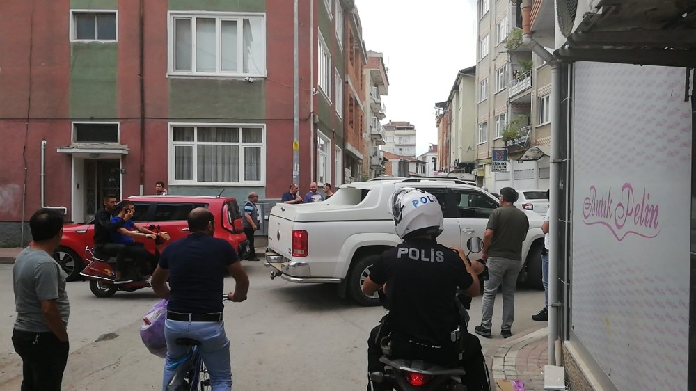 Silah sesi mahalleyi sokağa döktü 