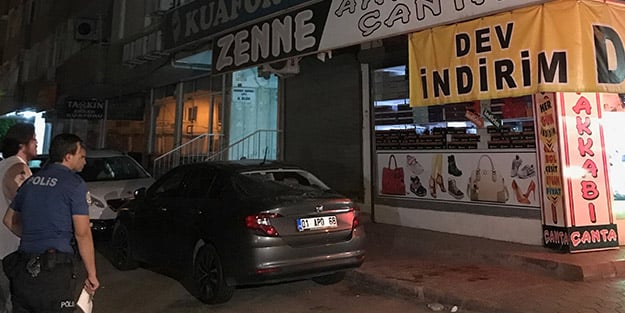 Silah sesi sandılar! Üçüncü kattan otomobilin üzerine düştü