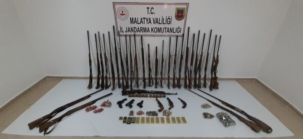 Silah ve mühimmat kaçakçılığından 7 gözaltı 