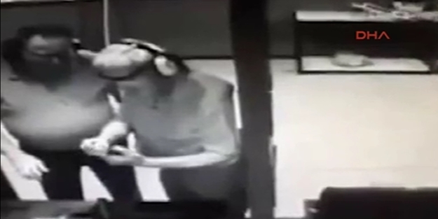 Yeni silahını bakın neresinde denedi!