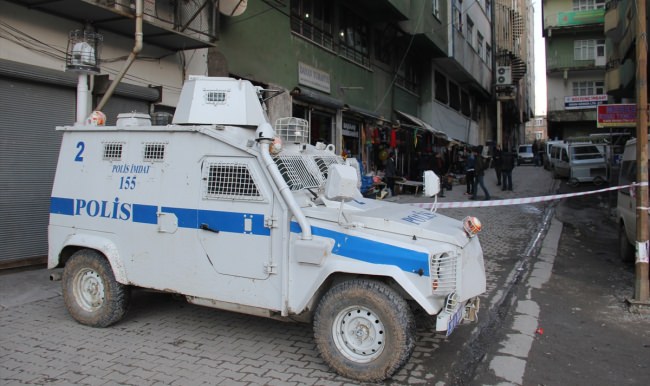 Silahını temizlerken yeğenini vurdu