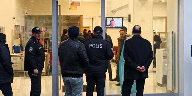 Silahla banka soydu çıkarken bomba bıraktı!