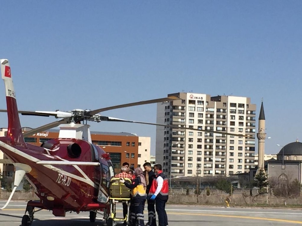 Silahla yaralanan adamın imdadına hava ambulansı yetişti 