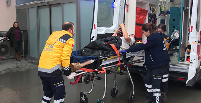 Silahla yaralandı telefonu elinden bırakmadı