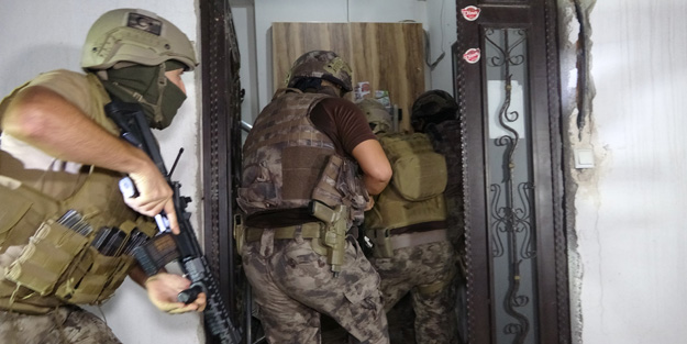 Silahlı saldırganlara şok baskın!