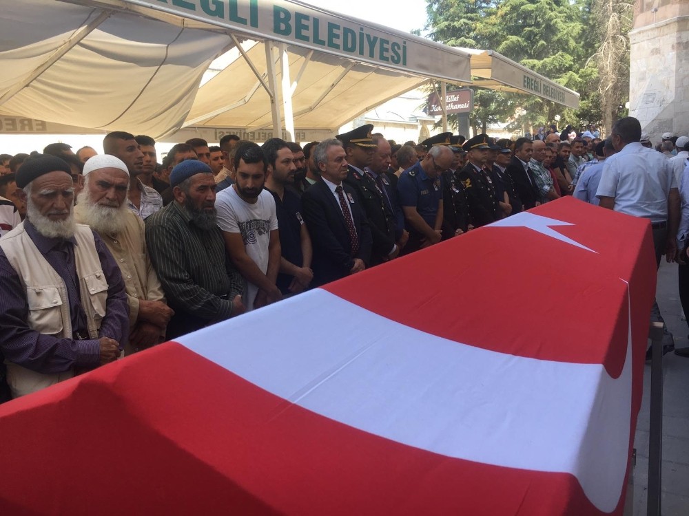 Silahlı saldırıda hayatını kaybedenler son yolculuğuna uğurlandı 