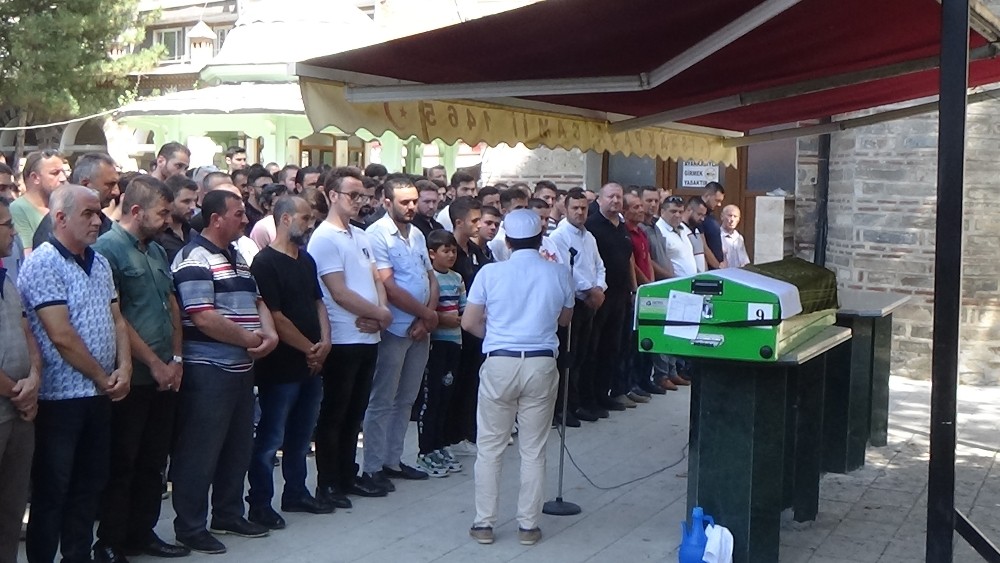 Silahlı saldırıda ölen genç toprağa verildi 