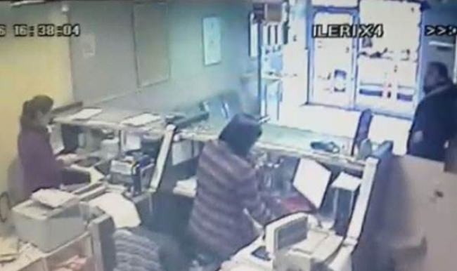 Silahlı soyguncu PTT'de hamile memuru yaraladı