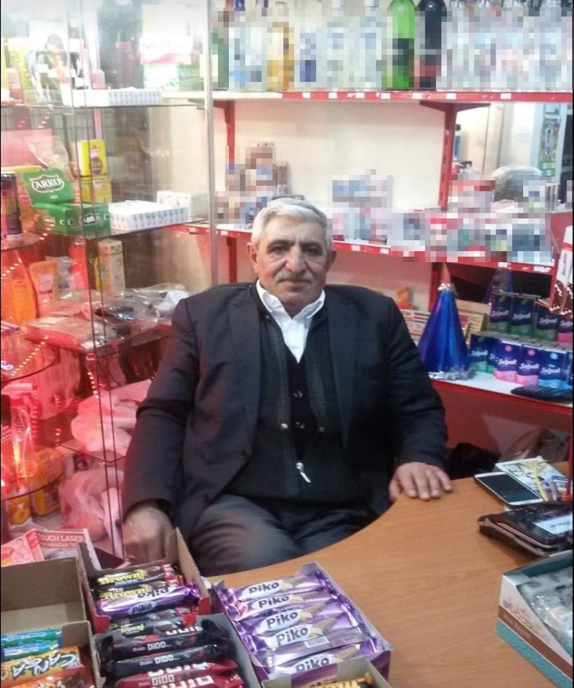 Silahlı soyguncuya bıçakla direnirken vuruldu 