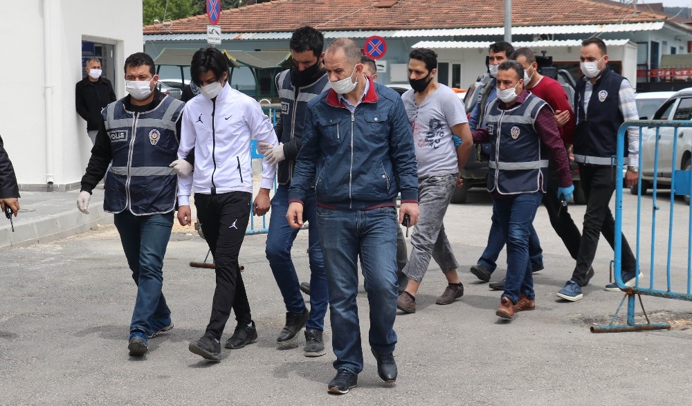 Silahlı soygunda 2 tutuklama 