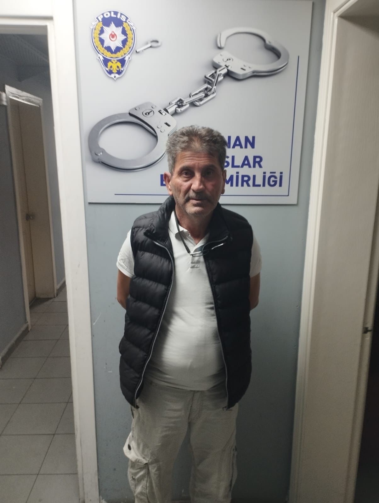  'Silahlı yağma' suçundan 25 yıl hapis cezasıyla aranıyordu, kıskıvrak yakalandı