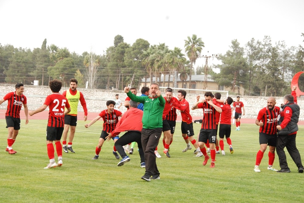 Silifke Belediyespor şampiyonluk maçına hazırlanıyor. 