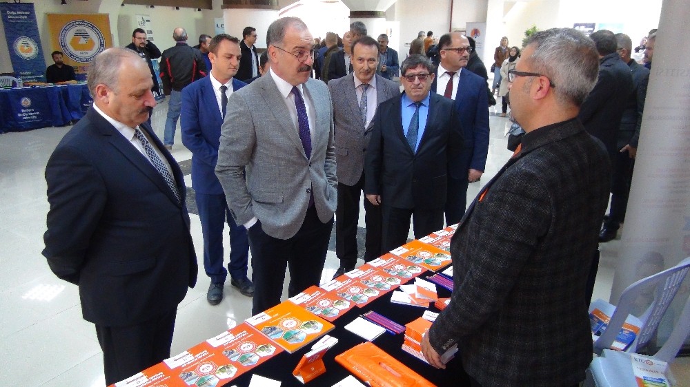 Silifke’de ’Kariyer, Eğitim ve Mesleki Tanıtım Fuarı’ düzenlendi 
