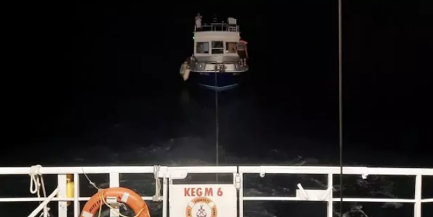 Silivri açıklarında makine arızası yapan tekne kurtarıldı