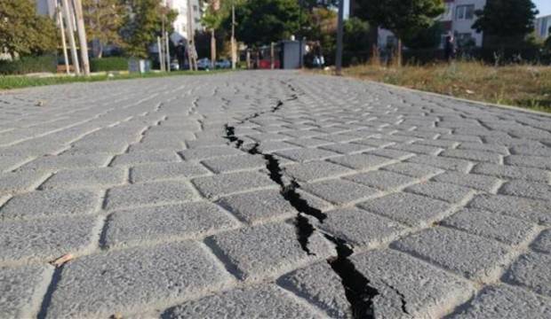Silivri Yoğurtçu Parkı'nda korkutan görüntü! Çatlak büyüdü