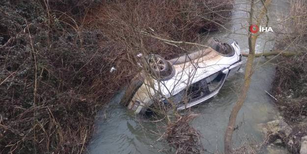 Silivri'de araç dereye uçtu: 1 yaralı