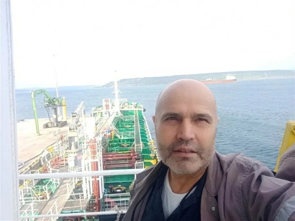Silivri'de batan geminin 2'nci kaptanı Rahmi Temel, İzmir'de askeri törenle uğurlandı