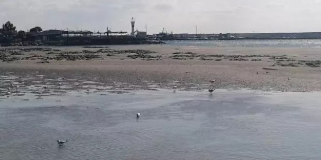 Silivri'de deniz çekildi