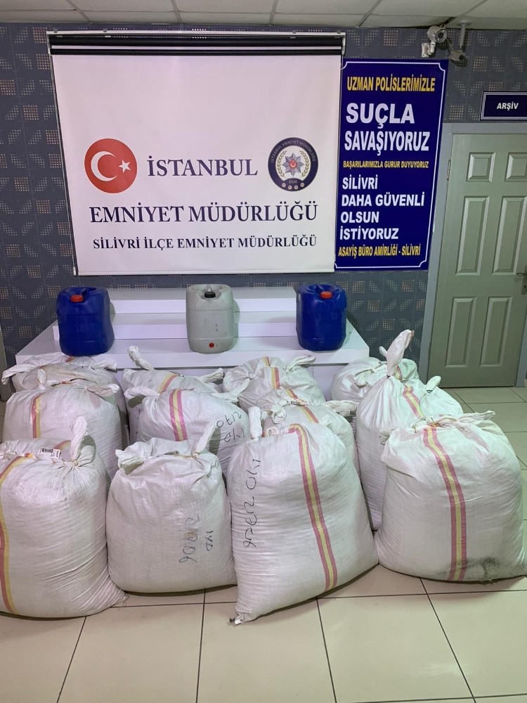 Silivri’de kargo çuvallarında 2 tonun üzerinde kaçak tütün yakalandı 