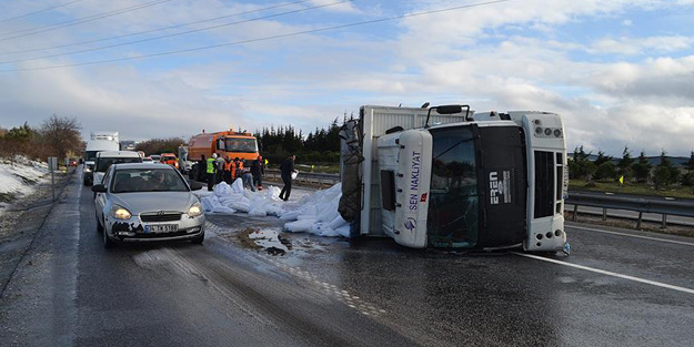 Otomobil midibüse çarptı! 16 yaralı