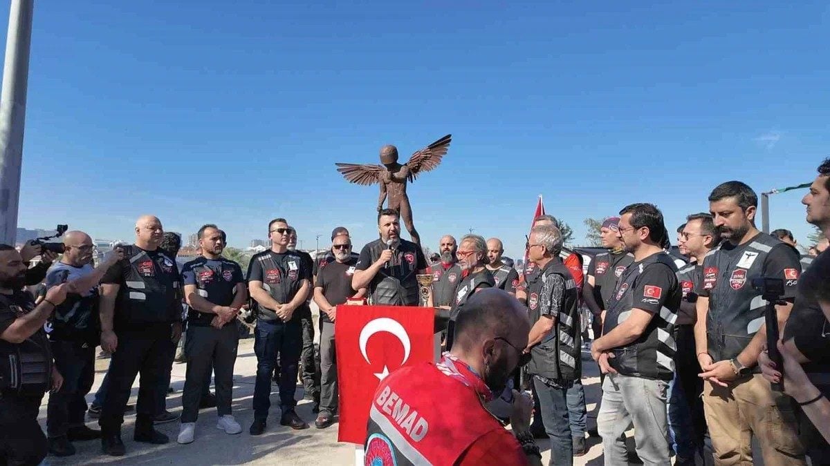 Silivri'de yaklaşık bin motosikletli, kazalarda ölen sürücüler için anma sürüşü yaptı