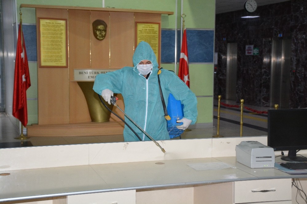 Silopi’de hastane ve okullar dezenfekte edildi 