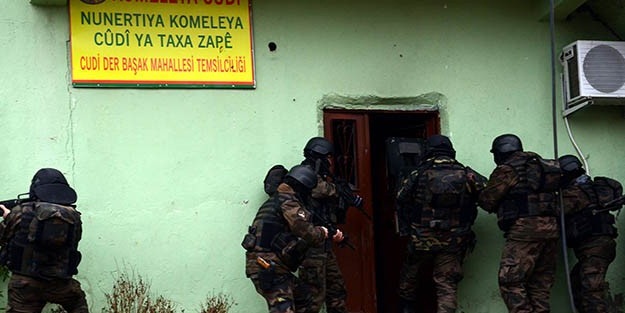 Silopi'de PKK derneğine operasyon