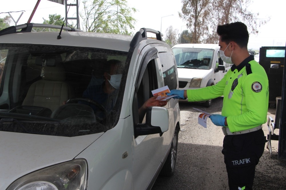 Silopi’de trafik polisleri şoförleri bilgilendirdi 