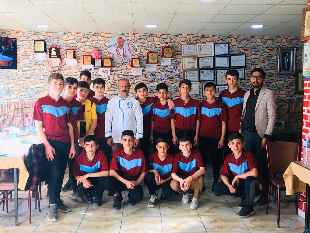 Silopili esnaftan öğrencilere sürpriz 